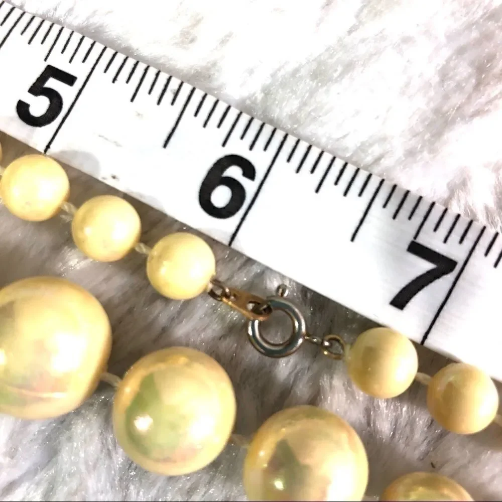 Light yellow plastic bead vintage 1980’s necklace